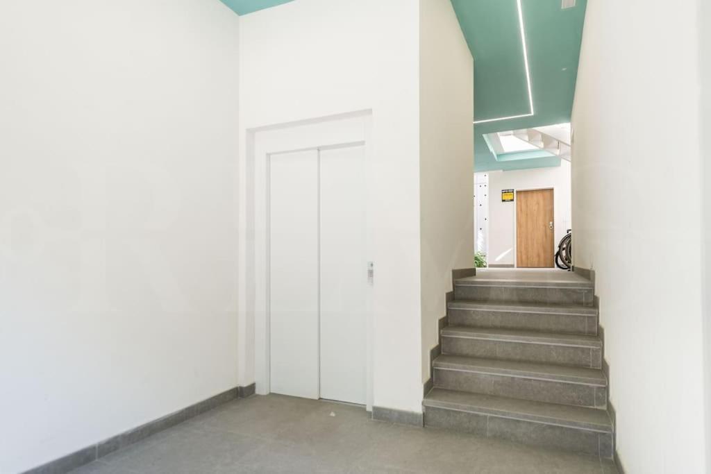 Tranquil & Bright With Parking By Rems Apartamento